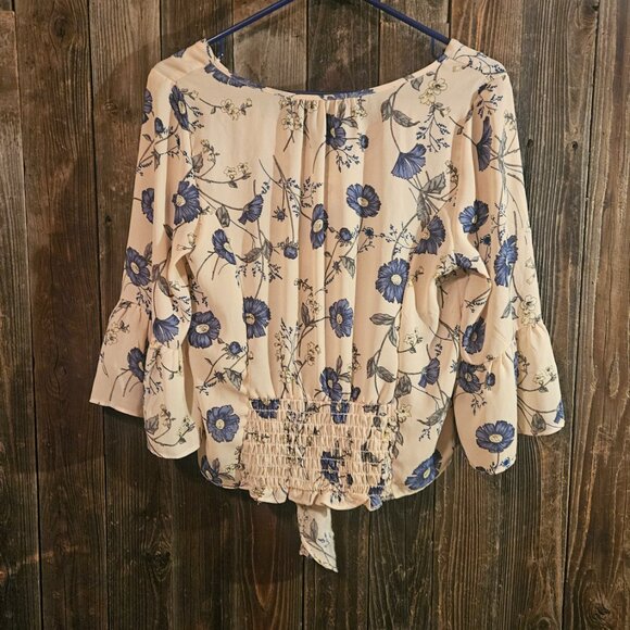 Sienna Sky  Pink Floral  Cropped Blouse Size M - Picture 3 of 3